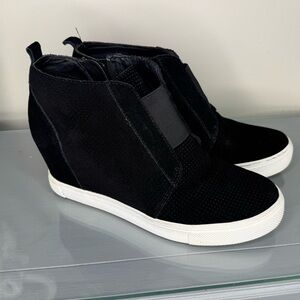 Steve Madden Wavery Suede Wedge Sneaker Black Size 9